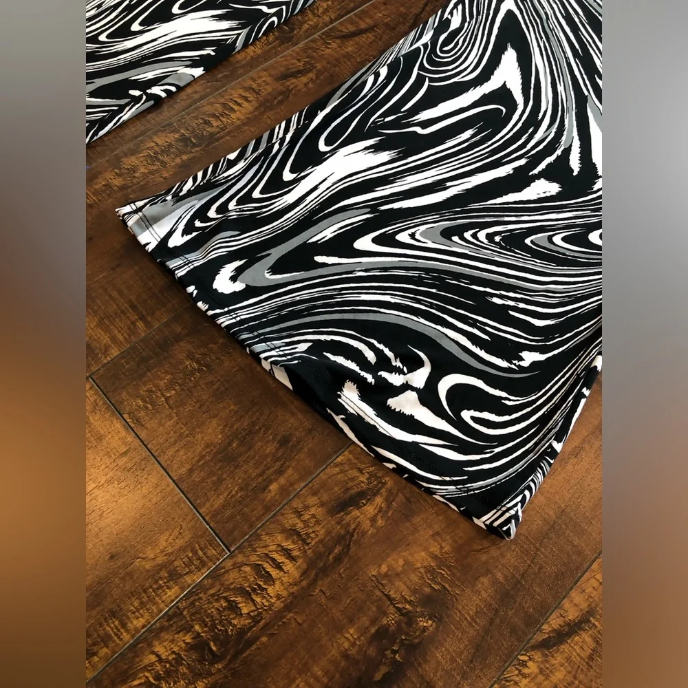 Bar III Plus Size Swirl-Print Flare-Leg Pants, Size 4X Black & White NWT - Picture 6 of 13